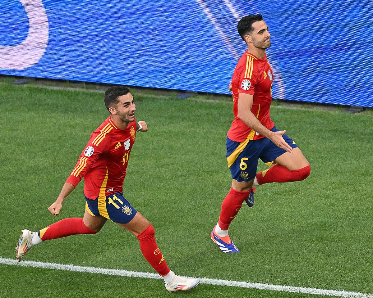 GoalJP_Official's tweet photo. 🇪🇸 #スペイン代表 が #EURO2024 準決勝進出！🔥

ダニ・オルモの先制点、89分のヴィルツの同点弾で試合は1-1で延長戦へ。

すると延長戦終了間際の119分にミケル・メリーノが決勝ゴール！

スペインは2大会連続のEUROベスト4入り！開催国のドイツは1996年以来の優勝ならず。

スペイン 2-1 ドイツ https://t.co/KhVgSjyJ1K