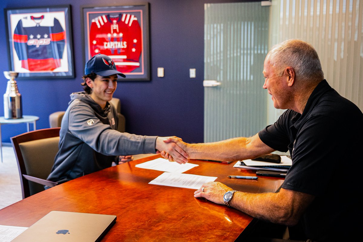What a week for Terik

Get drafted in the First Round ✅
Participate in your first #CapsDevCamp ✅
Sign your first contract with #ALLCAPS ✅