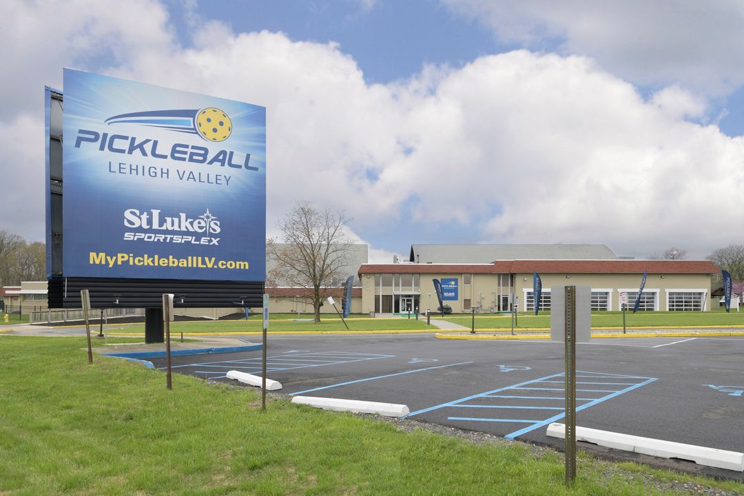 mystlukes's tweet photo. Pickleball is the sport of the summer and our St. Luke’s SportsPlex is a great place to play. We have 25 indoor courts and 22 lighted outdoor courts in a park-like setting.  Click here to learn more: https://t.co/jtGZLWyOtq

#StLukesProud #PickleballLV #Sportsplex https://t.co/XAuK8SIohu