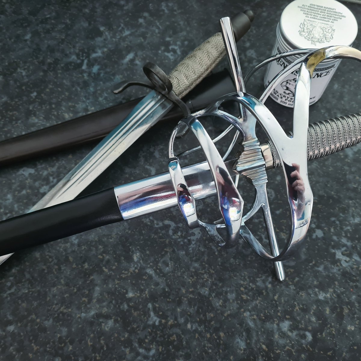 Invested in a rapier and dagger to practice at home...
#stagecombat #screencombat #screenfighting  #actor #gameofthrones #bookme