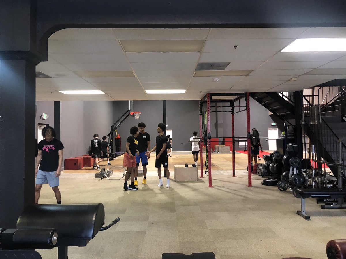 Tone_Tav tweet media