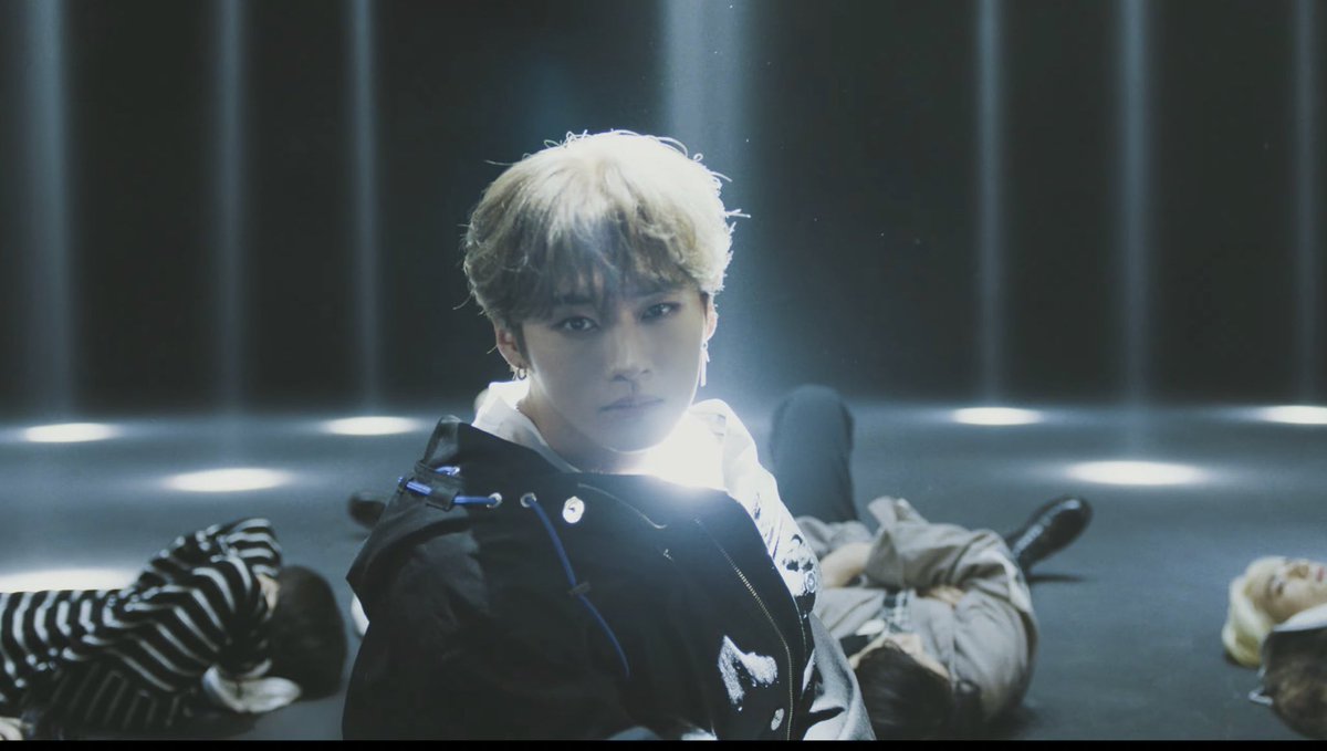 222zzi's tweet photo. 지금까지 스트레이키즈를 이끄는 나침반의 역할은
Hellevator 한
I am Cle 아이엔과 방찬 (현진은 그 안에서 방황하는 역할)
슼플릭스 필릭스와 아이엔

그리고 Lonely St. 이후로 혼자 눈을 뜬 리노가 나침반 역할을 하는 Stray Kids https://t.co/I9satMtSYF