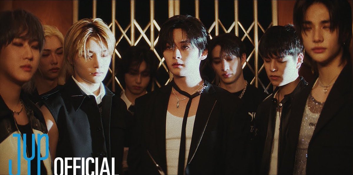 222zzi's tweet photo. 지금까지 스트레이키즈를 이끄는 나침반의 역할은
Hellevator 한
I am Cle 아이엔과 방찬 (현진은 그 안에서 방황하는 역할)
슼플릭스 필릭스와 아이엔

그리고 Lonely St. 이후로 혼자 눈을 뜬 리노가 나침반 역할을 하는 Stray Kids https://t.co/I9satMtSYF