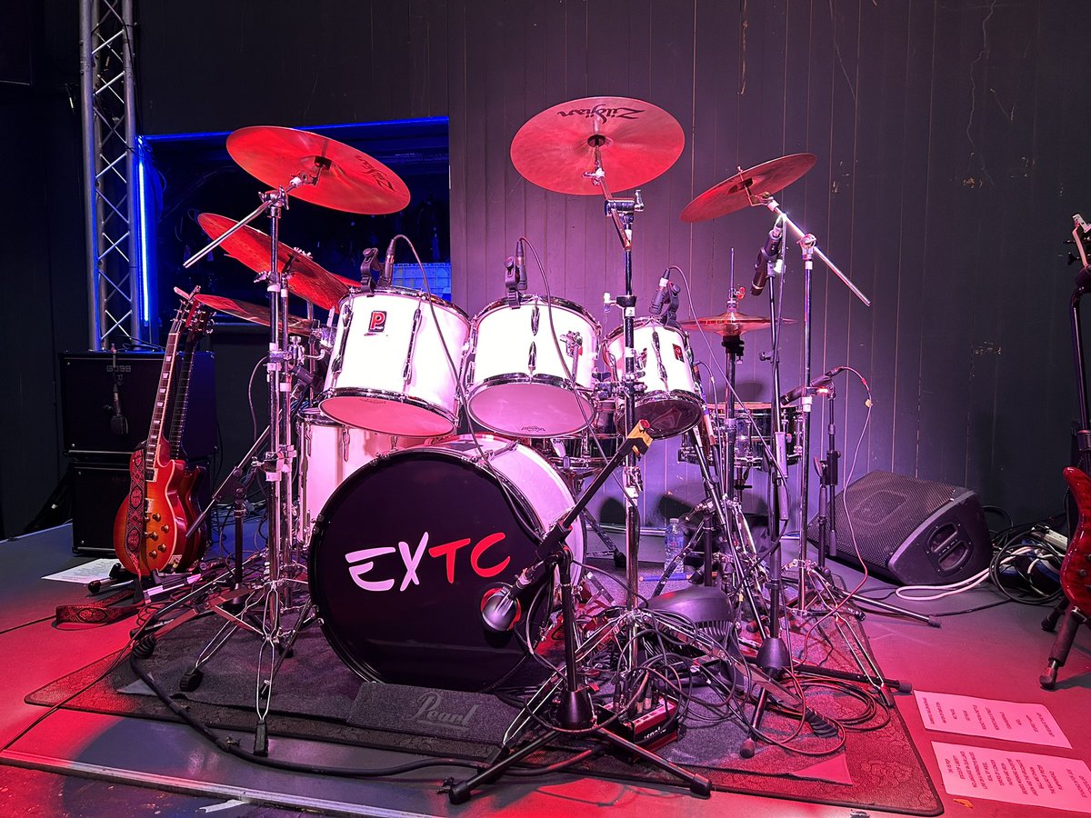 StephenFoz's tweet photo. A night out in London to see #EXTC at @TheForgeCamden. The stage is set for an evening celebrating one of the greatest bands of all time - XTC. The group’s drummer Terry Chambers will be playing this beautiful kit. @LimelightXTC @apehouseXTC https://t.co/IKailHLFG8