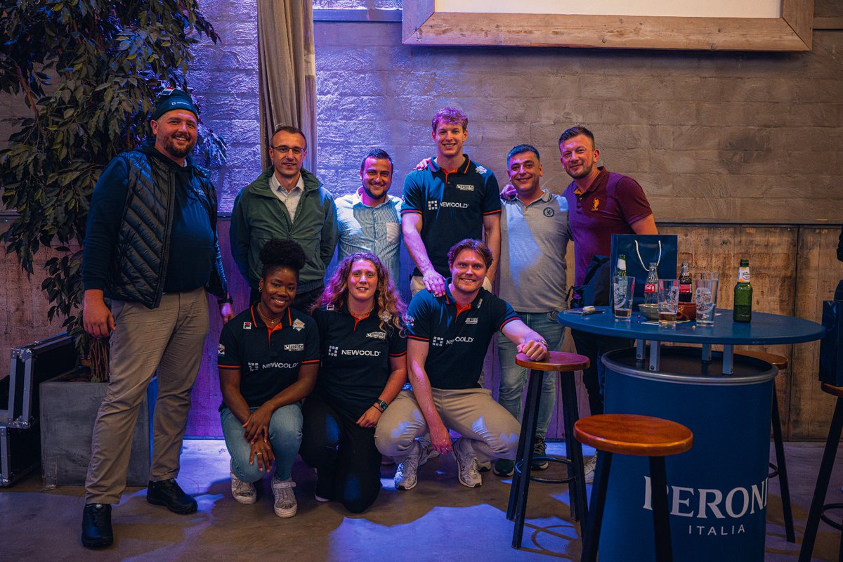 Dutch_Sliding's tweet image. This week, several athletes and coach Ivo de Bruin were present at the annual barbecue of our main sponsor NewCold. 

It was a fantastic evening of connecting, sharing experiences, and even trying out a virtual bobsleigh descent!

#teamnewcold #newcold #dutchsliding #bsbn