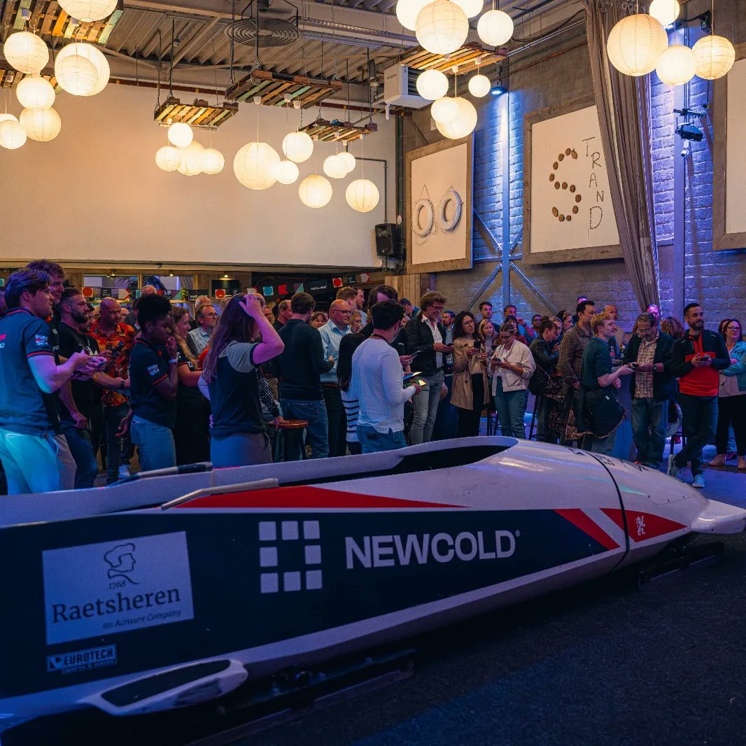 Dutch_Sliding's tweet image. This week, several athletes and coach Ivo de Bruin were present at the annual barbecue of our main sponsor NewCold. 

It was a fantastic evening of connecting, sharing experiences, and even trying out a virtual bobsleigh descent!

#teamnewcold #newcold #dutchsliding #bsbn