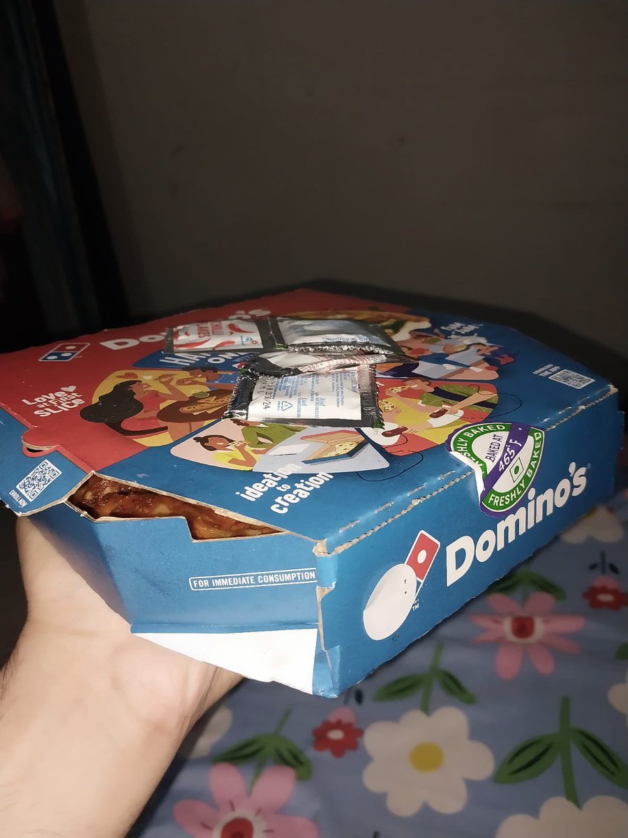 AvHumour's tweet photo. I ordered a margarita pizza from
@zomato with toppings of paneer, red chilly &amp; extra cheese but what i got is completely different order and with poor packaging from @dominos_india @dominos . 1/3
Attaching my invoice and what i got on delivery. https://t.co/QIzg2FG7Dy