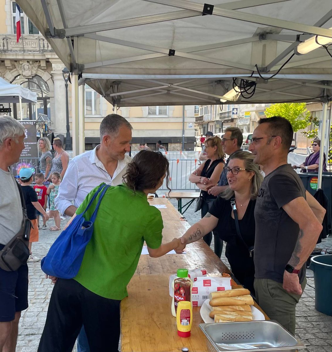 heritier_louise's tweet photo. Une fin de campagne joyeuse à la fête des Minots de Commentry aux côtés du Maire @SylvBourdier 

Une pensée pour Christophe Thiviers député-maire de la ville qui a marqué l'histoire en portant sa blouse de travailleur à l'assemblée

Dimanche, à nous d'écrire l'histoire #OnVoteNFP https://t.co/TJpjqYi7ms
