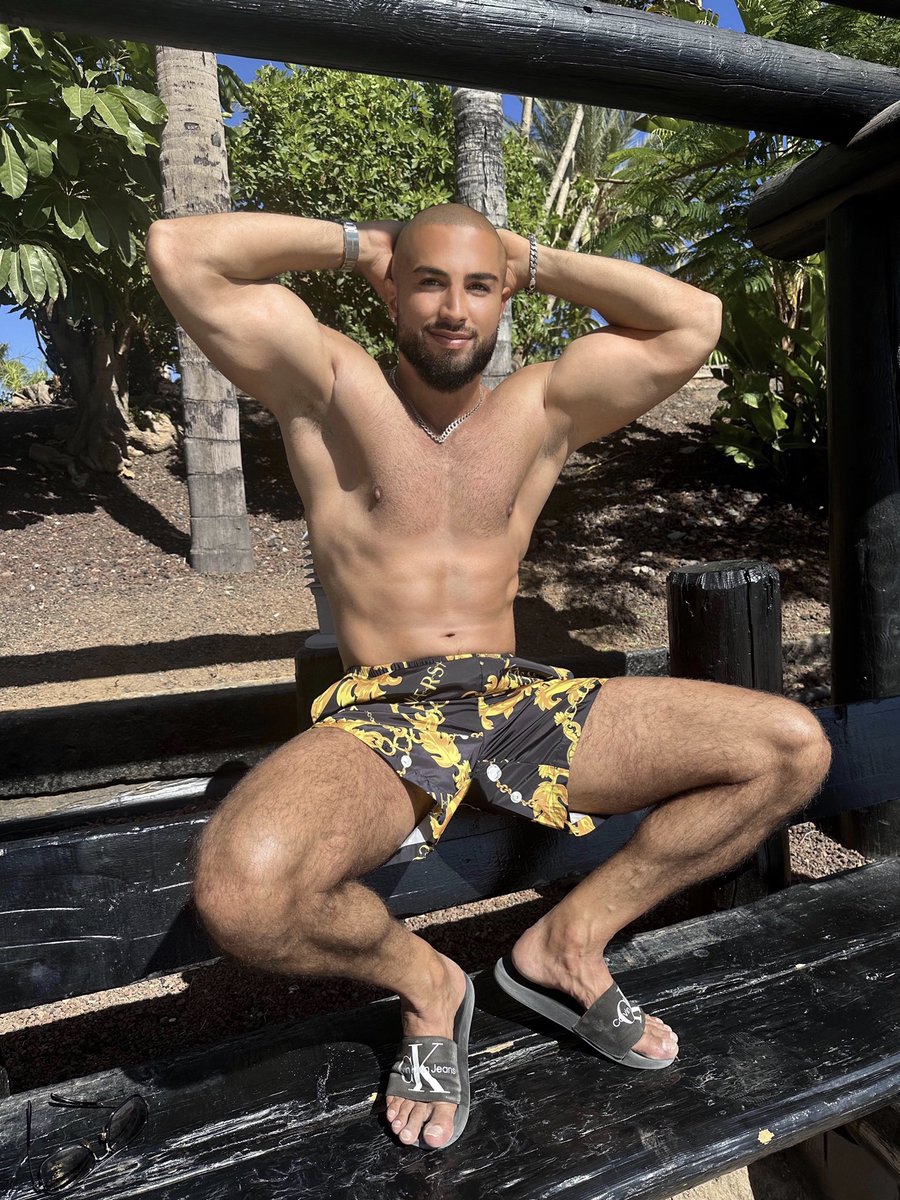 Wanna sit beside me or KNEEL in front of me?😎onlyfans.com/lipo_six