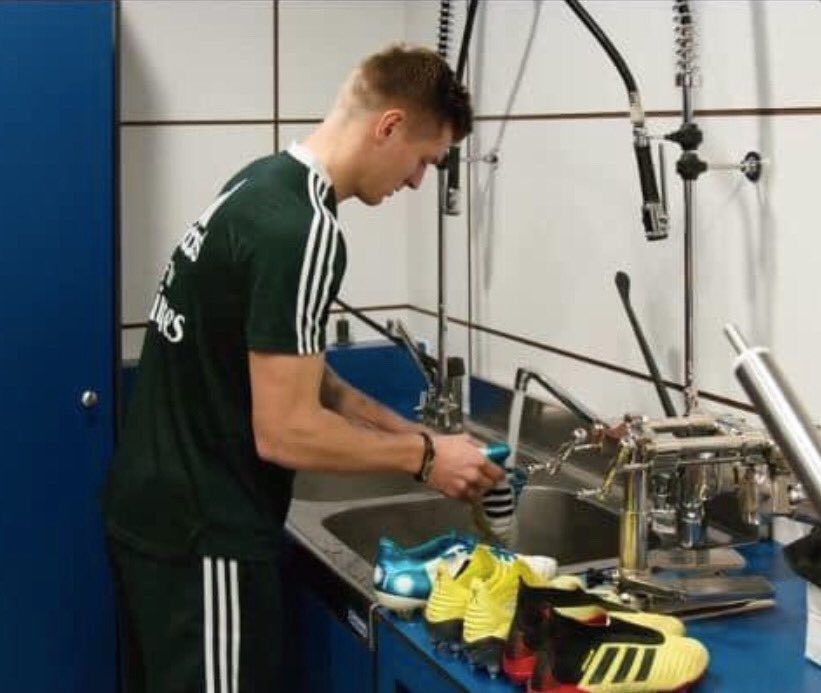 BetclicPortugal's tweet image. Hoje limpa as chuteiras pela última vez. O adeus de um senhor do futebol 🤍