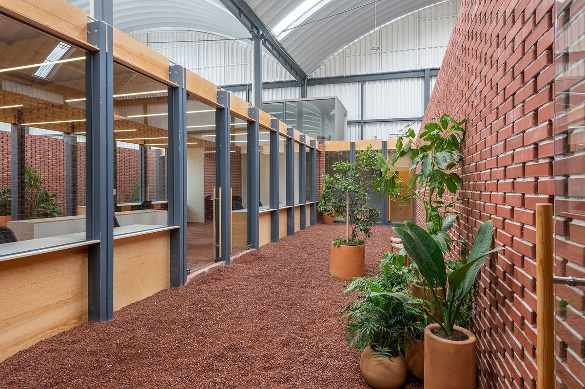 Archello's tweet photo. MRD Architects designed an office pavilion within an industrial plant focused on cardboard. Using natural brick, wood, and metal, the pavilion creates flexible, collaborative spaces.
https://t.co/6s3mgfHAY7
#SustainableDesign #OfficeArchitecture #InnovativeWorkspaces https://t.co/wsQM71lRHy