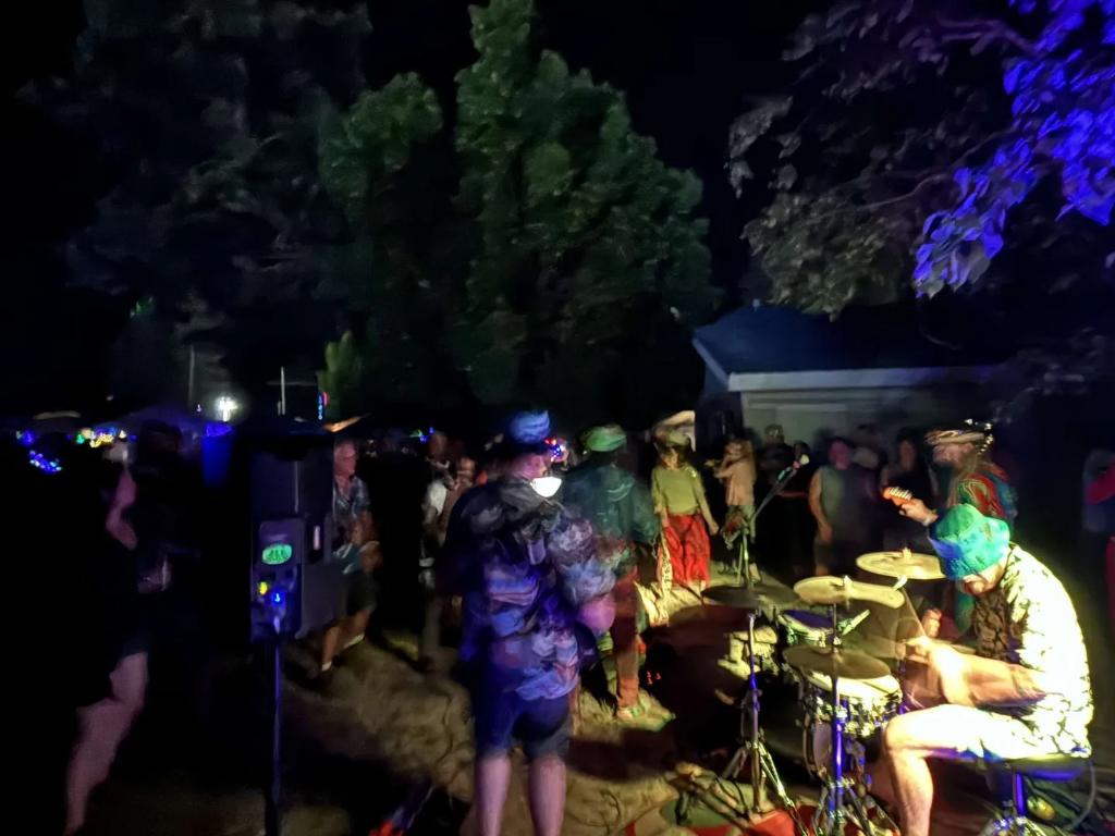 bluegyptianband's tweet photo. HSMF DAY One was Lit🔥 Catch us TODAY at Bitchen Kitchen 6pm! #blüegyptian #progjam #jamband #indiegroove #livemusic #hsmf #highsierramusicfestival #quincy #vaudeville #alo #highsierra #musicfest #talkingheads #gratefuldead #norcal #jambands #jambandscene https://t.co/34TTDbEhP5