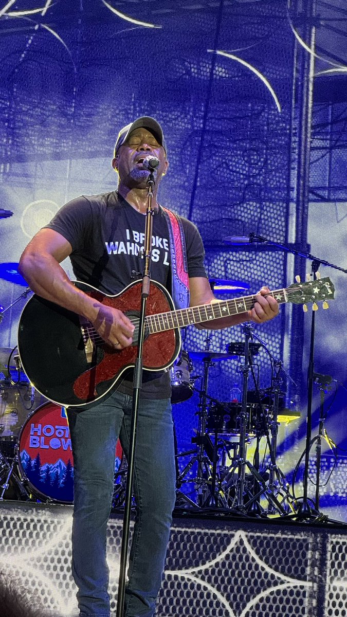 ChrisLewis79's tweet photo. Waited since November for this! Honestly, one of the best concerts I’ve ever attended. The VIP experience was unbelievable compared to those I’ve had in the past. Thank you, @Pav_StarLake &amp; @VIPNation! And thank you, Darius, Mark, Dean, and Soni for never letting me down! #Hootie https://t.co/0FaiKTazE1