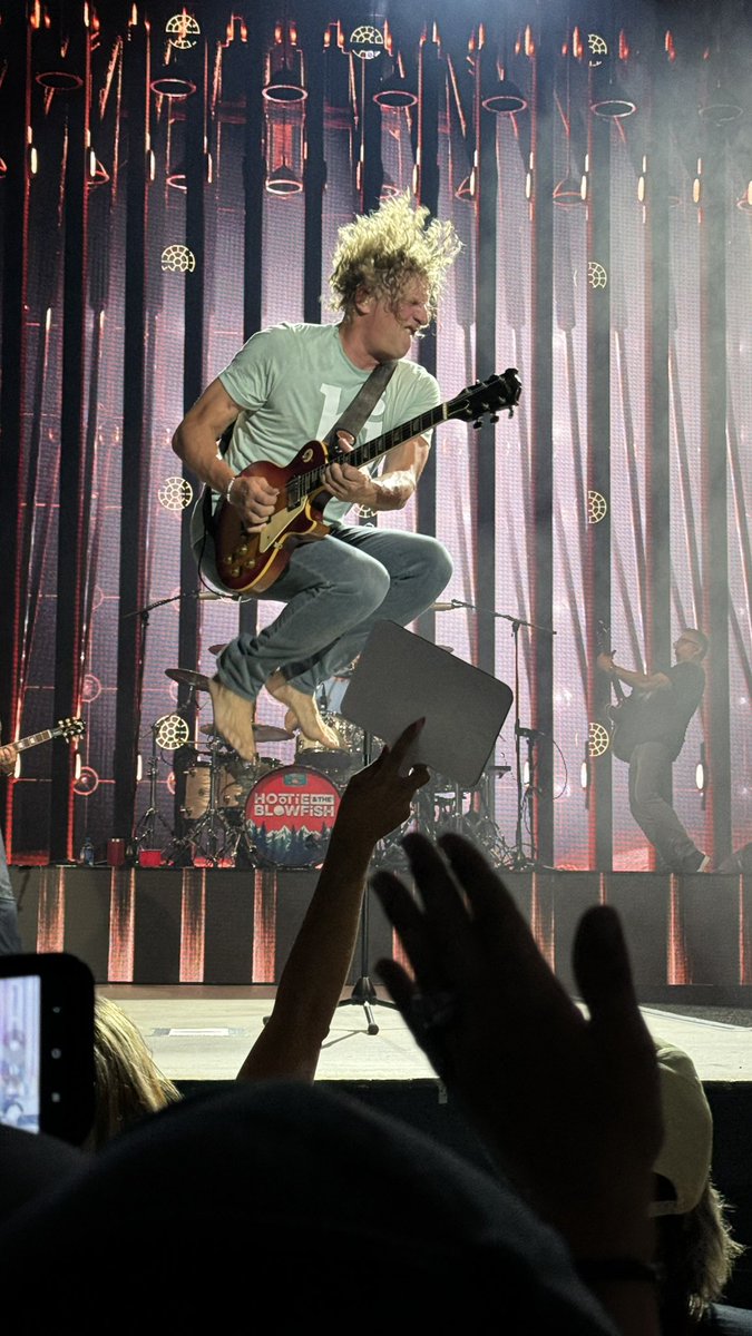 ChrisLewis79's tweet photo. Waited since November for this! Honestly, one of the best concerts I’ve ever attended. The VIP experience was unbelievable compared to those I’ve had in the past. Thank you, @Pav_StarLake &amp; @VIPNation! And thank you, Darius, Mark, Dean, and Soni for never letting me down! #Hootie https://t.co/0FaiKTazE1