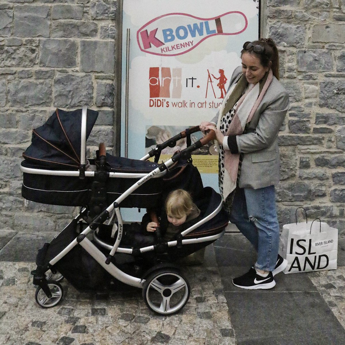 On sale for £299.99 was £549.99 Duellette Baby &amp; Tot double pushchair.🌟⁠
⁠
✨Carrycot convertible to seat unit ⁠
✨Both seats &amp; carrycot mode include sunshade &amp; rain cover⁠
✨Extendable hoods with ventilation⁠
⁠
kidskargo.com/product/duelle…⁠
⁠
Offer ends soon