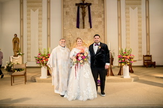 strutbridal's tweet image. Karyn described her wedding day as magical, especially when she walked into her parents' backyard and saw all their close friends and family ready to celebrate. #PlusSizeBride #ChurchWedding #curvybride #Bodypositivebride #BridalInspiration #churchceremony