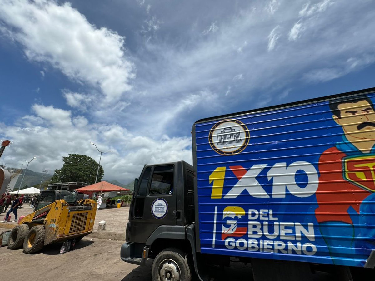 luis_villegasr's tweet photo. ¡De la mano con el pueblo!

Llegamos a Cumanacoa cargados de amor y de esperanza, a atender a las familias y a los comerciantes que se vieron afectados por las fuertes lluvias en esta región. 

Compartimos esta hermosa labor junto a los órganos de seguridad y el equipo enviado por mi C/J @nicolasmaduro, extendiendo la atención integral de forma directa en un despliegue eficiente para mitigar los daños causados por las inundaciones y garantizar la recuperación, progresiva, del bienestar de la población sucrense.

¡Unidos superamos las adversidades!

#AyerHoyYSiempreIndependientes