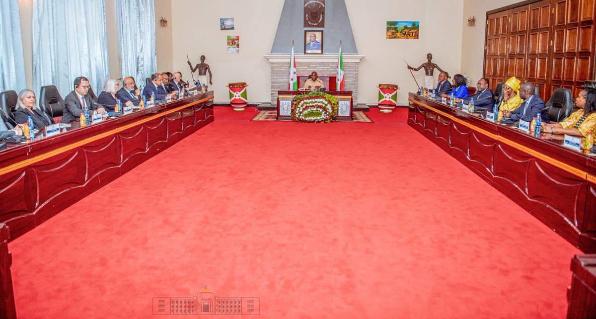 NtareHouse's tweet photo. Une grande délégation du Conseil d'Administration de la @WorldBank, accompagné de la sa représentation régionale et nationale , a été reçue par le Chef de l'Etat #Burundi-ais, S.E @GeneralNeva, à @Gitega, ce 5/7/2024.
Une visite d'une si grande et haute délégation remonte à 1987 https://t.co/pSvAmmyB1t