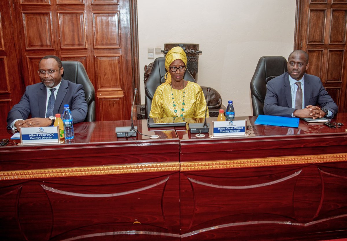 NtareHouse's tweet photo. Une grande délégation du Conseil d'Administration de la @WorldBank, accompagné de la sa représentation régionale et nationale , a été reçue par le Chef de l'Etat #Burundi-ais, S.E @GeneralNeva, à @Gitega, ce 5/7/2024.
Une visite d'une si grande et haute délégation remonte à 1987 https://t.co/pSvAmmyB1t