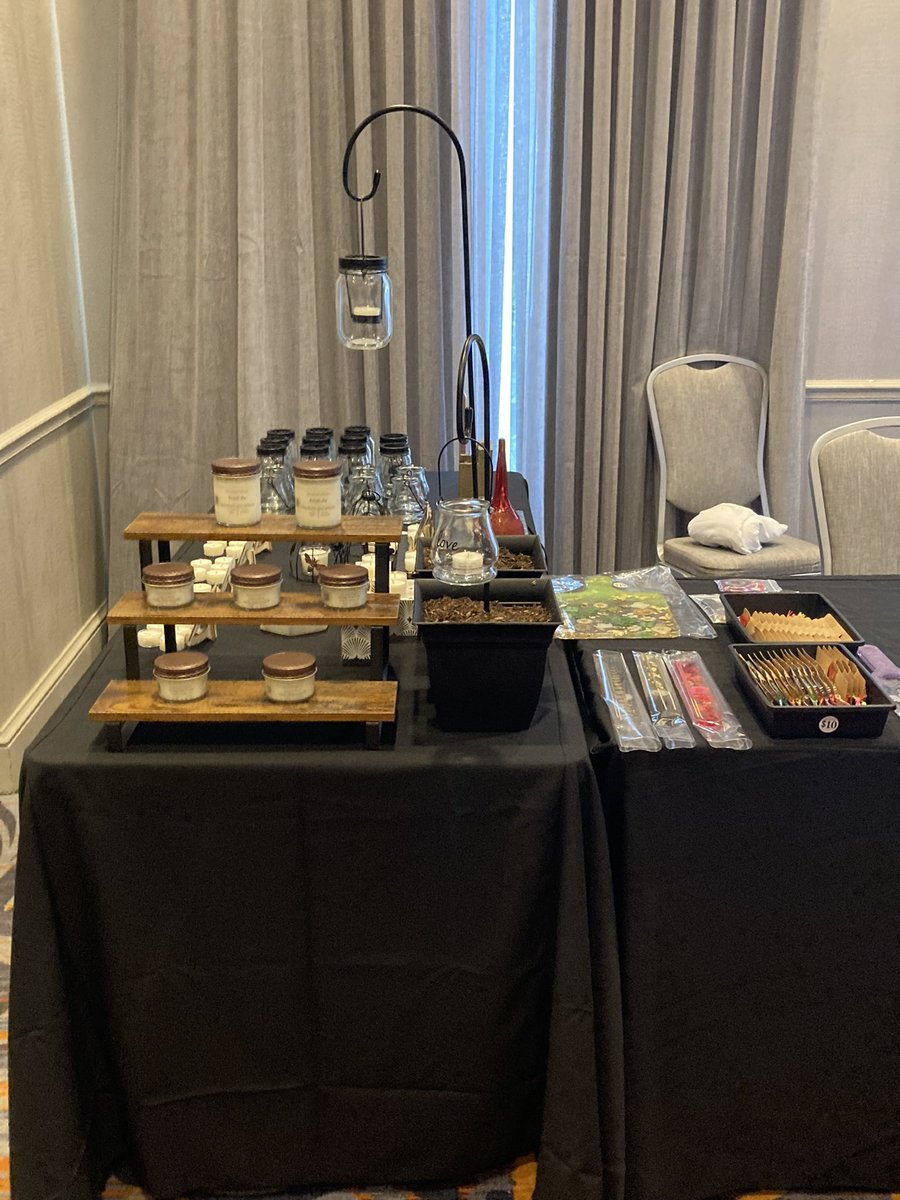 bryce_md's tweet image. For anybody that’s at or going to Essence Festival, u should visit my mom’s table🙂she’s selling homemade candles that smell good &amp;amp; comes w/a nice message. She’s located at 1001 S Peters St. at the Hilton Garden Inn🕯️ #ESSENCEfest30 #ESSENCEFest