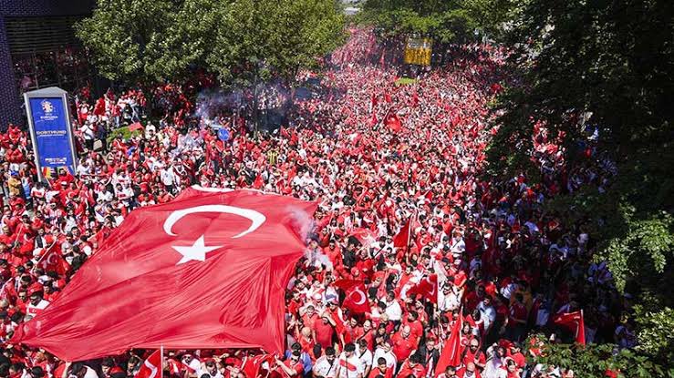 Almanyanın elenmesiyle turnuvadaki ev sahibi takım Türkiye olmuş oldu #EURO2024