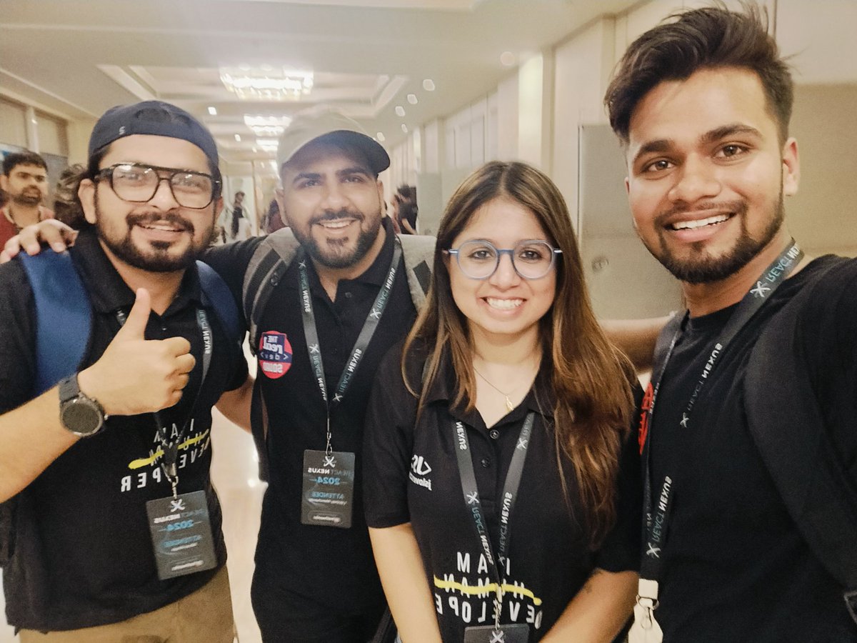 shylessdev's tweet image. Met @preetiwadhwani_ (ma'am , no way she's warned me if I call her ma'am again , no I'm not !😂)
@ReactNexus
Glad meeting you ..keep smiling, Preeti ! (ma'am - 🔇) :p
#ReactNexus #ReactNexus2024 #reactnexus