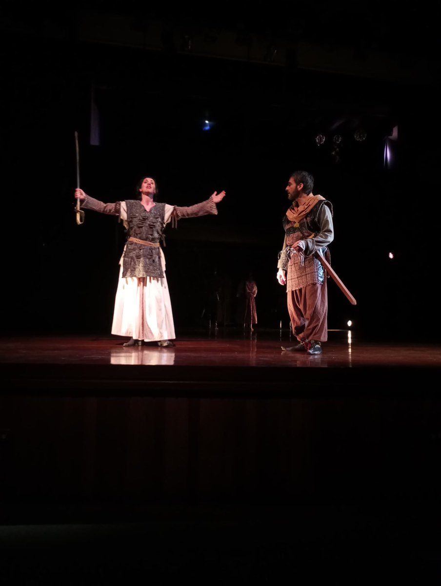 CulturaES_VE's tweet image. El montaje de La vida es sueño”, del dramaturgo 🇪🇸 Pedro Calderón de la Barca, tendrá 2 presentaciones en la Asociación Cultural Humboldt: 

Sábado  #06Jul, a las 4:30 p. m.
Domingo #07Jul, a las 11:30 a. m.

La dirige Federico Pacanins y tiene el apoyo de la @EmbEspVenezuela.