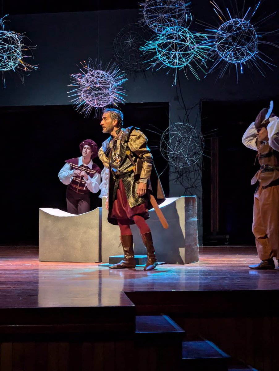 CulturaES_VE's tweet image. El montaje de La vida es sueño”, del dramaturgo 🇪🇸 Pedro Calderón de la Barca, tendrá 2 presentaciones en la Asociación Cultural Humboldt: 

Sábado  #06Jul, a las 4:30 p. m.
Domingo #07Jul, a las 11:30 a. m.

La dirige Federico Pacanins y tiene el apoyo de la @EmbEspVenezuela.