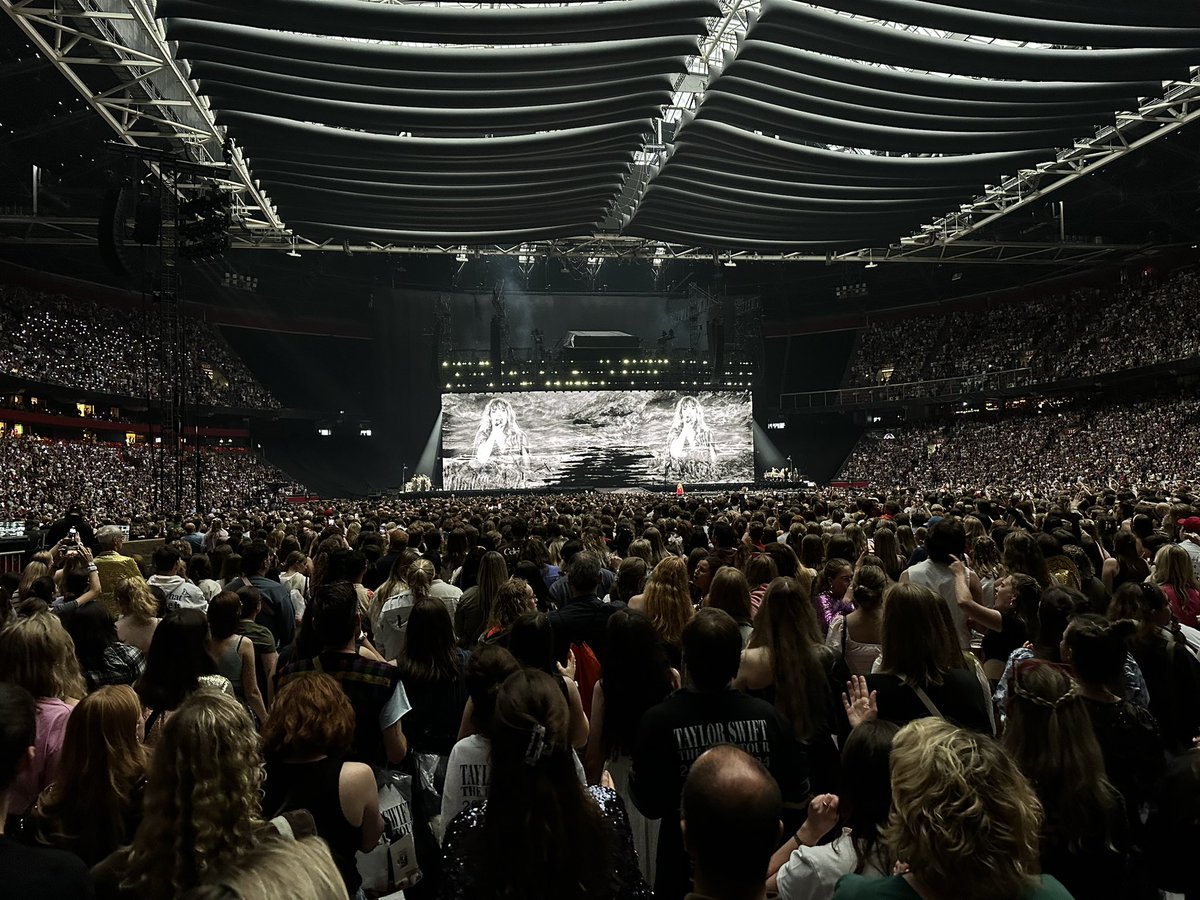 Taylor Swift is dat rode puntje in de verte