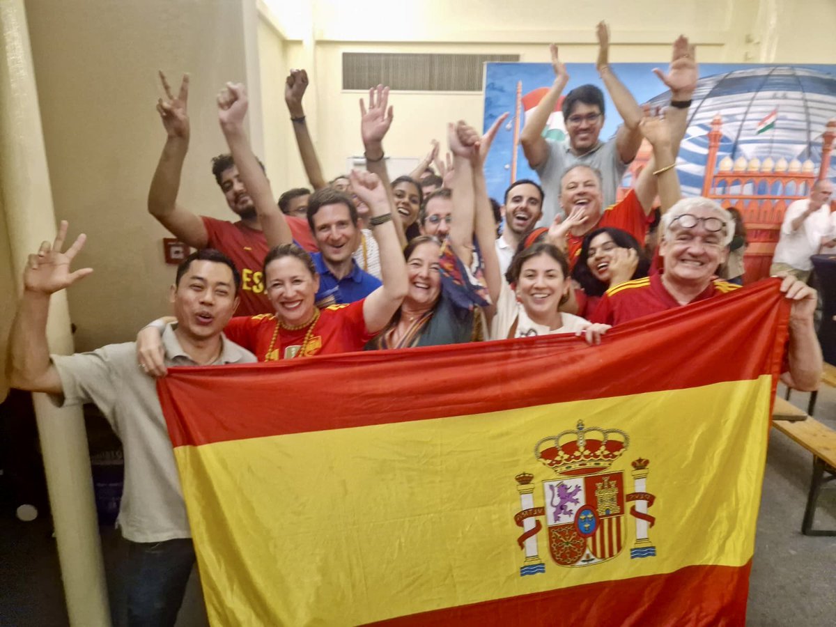 EmbEspIndia's tweet image. We thank our 🇩🇪 friends @GermanyinIndia for hosting the screening of the ⚽️ match Spain🇪🇸 vs Germany🇩🇪.

#Spain🇪🇸 in Semi finale of #Euro2024 🏆

#SpaIndia #VamosEspaña