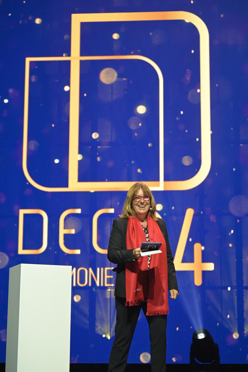 CSOEC's tweet photo. [🔴 #DEC2024] "Félicitations à vous toutes et tous diplômés de la promotion 2023 ! Cette soirée est la votre, vous êtes les héros de cette journée, les porteurs d’espoir pour l’avenir de notre profession !" - 🎙️ @C_DeSaintMichel, présidente du #CNOEC https://t.co/jdo8hHeQUT