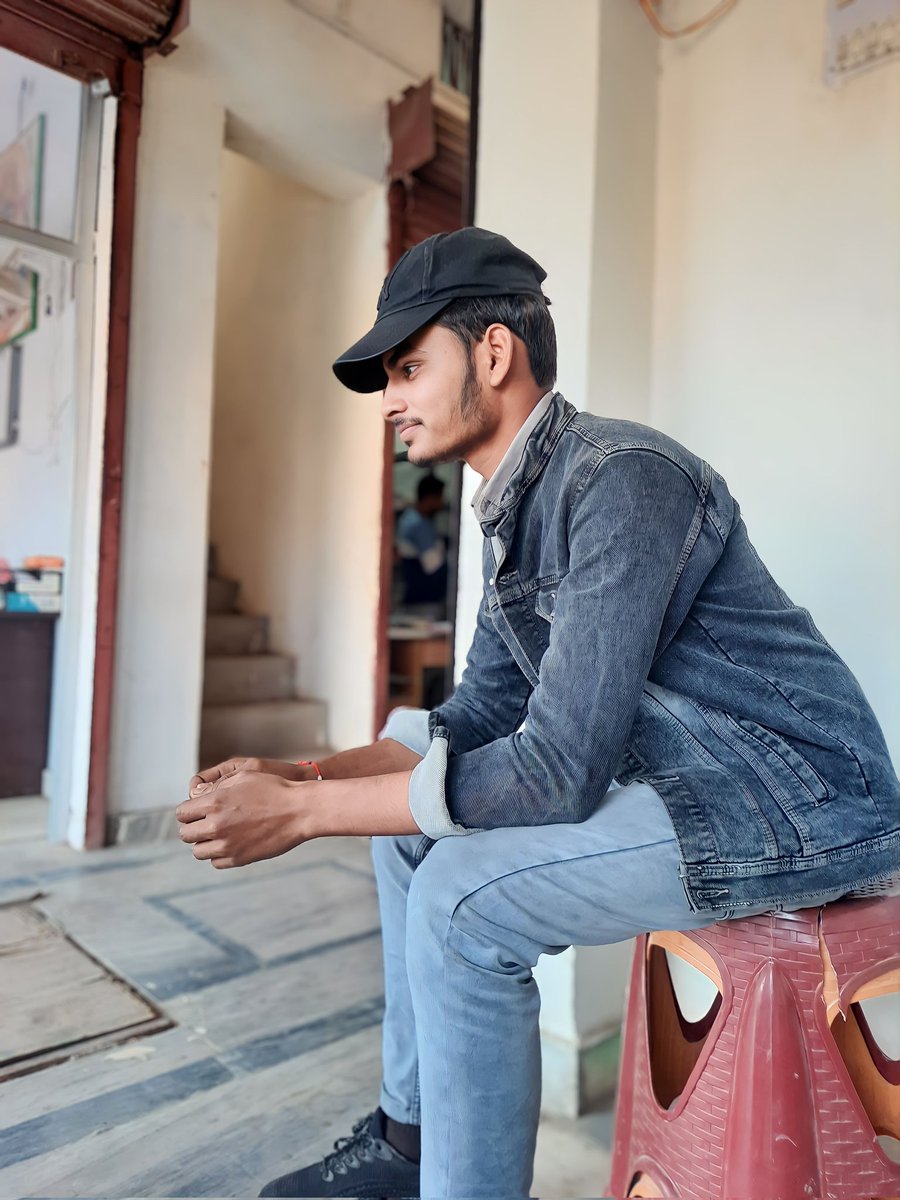Kuldeepkumar497's tweet photo. हमको #Profile_Picture बदलना है इनमें से कौन सी सही रहेगी #Comment करके जरुर बताएं....

1.❤️

2.💛

3.💚

4.🧡

Profile picture बदलने के बाद हमे पहचान तो जायेंगे न या नहीं ।🙄 https://t.co/6lb4urrvnS