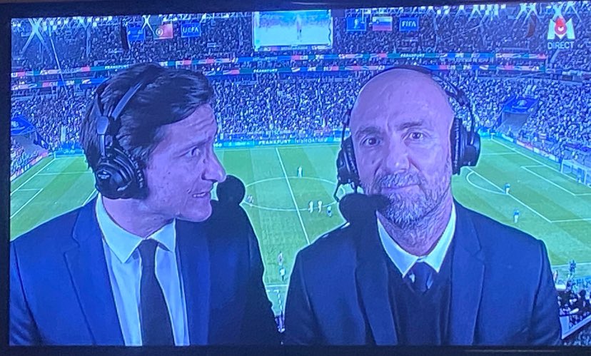 Avec_Ceci_'s tweet image. - Le duo Ronaldo - Leao est extraordinaire ! N’est-ce pas Christophe !? 

- Mouais toi t’as pas connu le duo Duga - Zizou époque 2000. On a pris l’Euro et on l’a encvlé à deux ! 

#PORFRA #FRAPOR #Dugarry