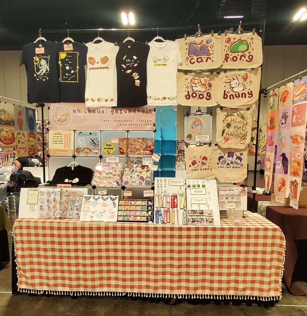 I keep forgetting to post on this platform but I'm all set up at metrocon in florida! visit me in artist alley table 306 💓