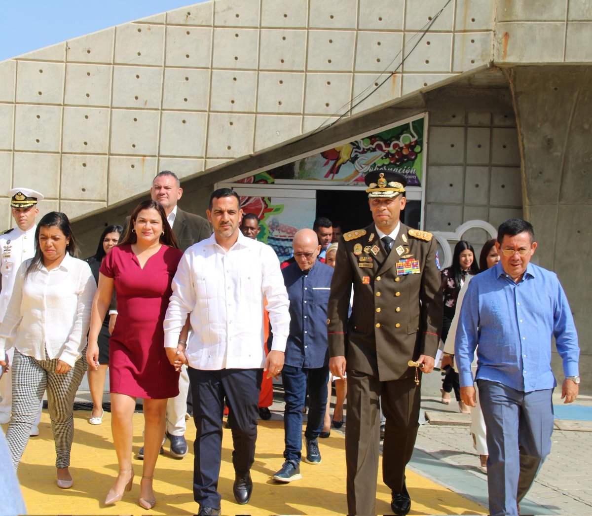 #5Jul | Junto al Gob. <a href="/Jateranoficial/">José Alejandro Terán</a>, el G/D <a href="/Pfrojasmartinez/">G/D (Ej) Félix Rojas Martínez</a> rindieron honores en La Guaira al legado del Libertador Simón Bolívar en este 213° aniversario de la Declaración de Independencia en Venezuela. ¡Venceremos! 🇻🇪
#AyerHoyYSiempreIndependientes
