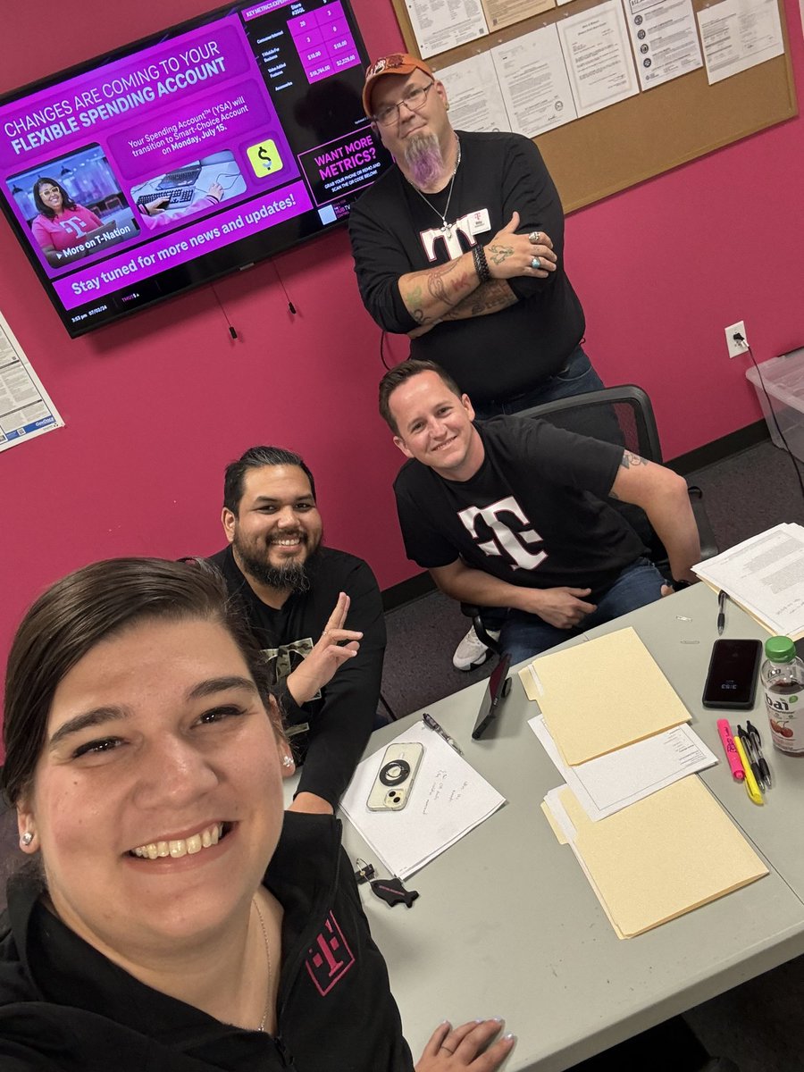 TrainerTinaT's tweet photo. Trainer Tina Turner out in the field! Got to visit an Experience store and one of the nearby neighborhood stores after class this week! #MagentaFam #VirtualTrainingManager #STL @yousafb02 @JonFreier @TMobile https://t.co/bd2qmljbIV