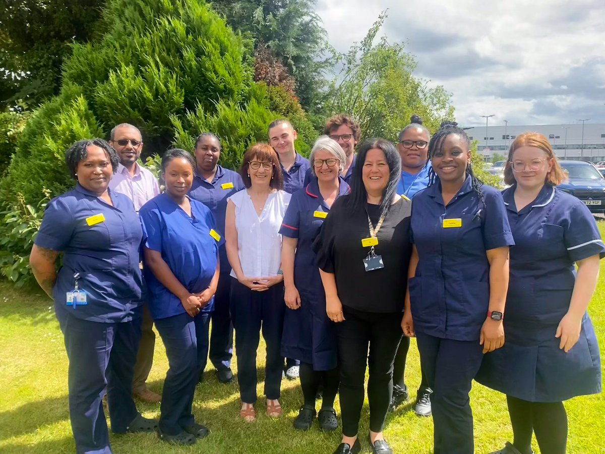 DarrenQuelch's tweet photo. So pleased to be working with merry gang - @SwbhT THE dream team #alcoholcareteam #ACT @SWBHnhs #research #addiction #alcoholdependence 👨🏽‍💻📊🏥💜 https://t.co/xcCcHbhwJ9