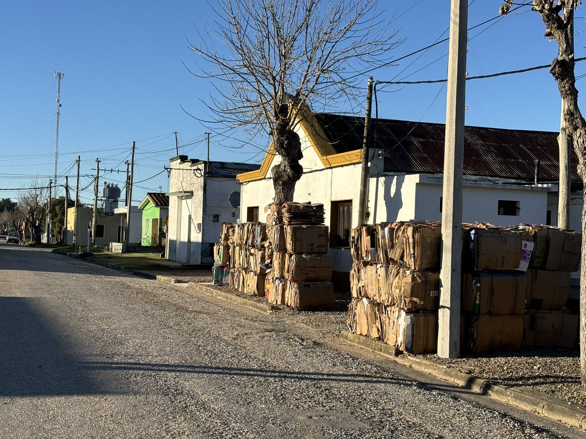 Varias toneladas de Cartón se van del centro de reciclaje de <a href="/CasupaMunicipio/">MunicipioCasupa</a> ♻️ 📦 . Con lo recaudado el concejo resolvió comprar bicicleteros para el Liceo y el Club de Niños de nuestra ciudad 🚲✅.
CASUPÁ RECICLA y VA POR MÁS 👊✨