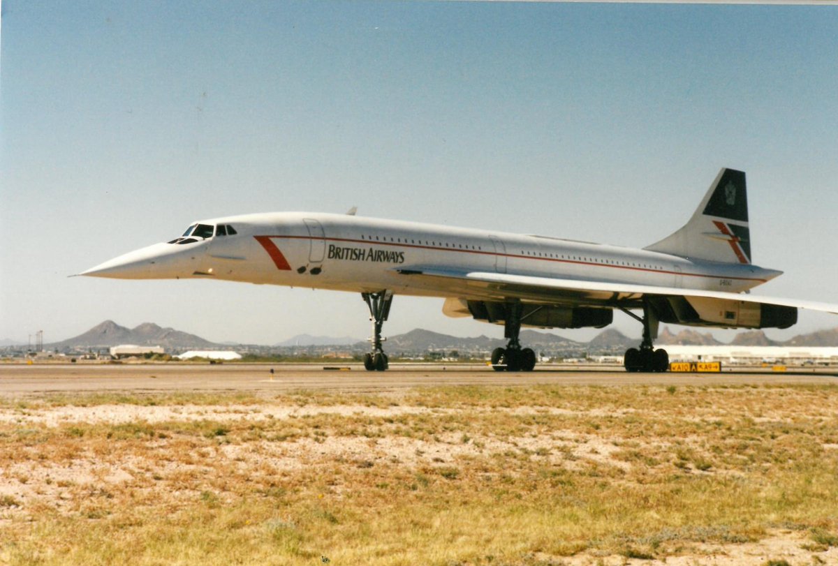 Long live the Concorde in 1995. Once upon a time, at TUS. 🤩