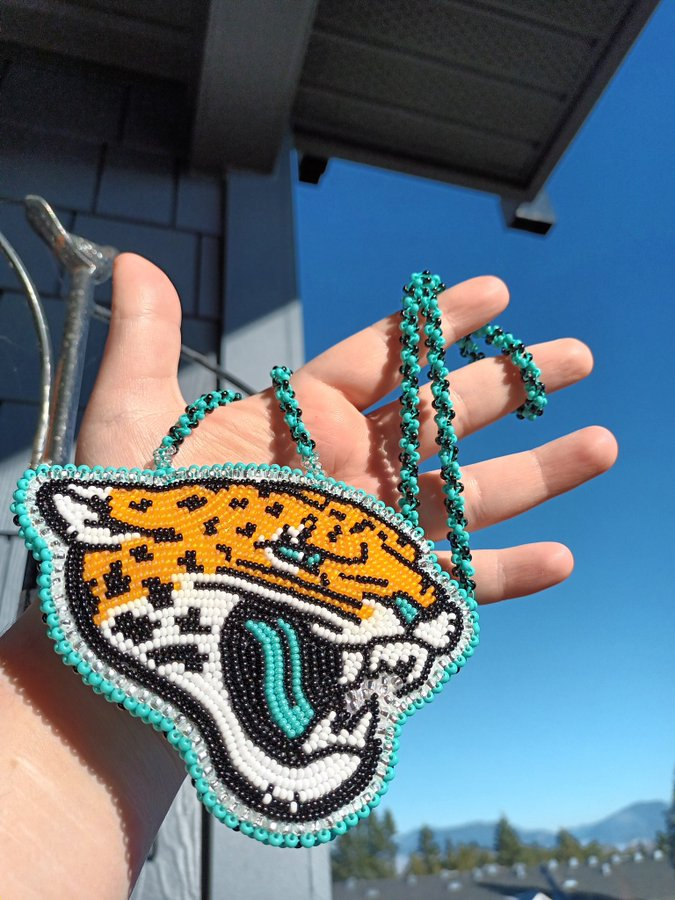 🌼 Beadwork Commissions are Open!🦋 chapwe.ca
My name is Rain, I'm a two-spirit Cree beadworker living in the Pacific Northwest of Canada. I'm going back to Uni this September so I'm opening my custom orders to fundraise for tuition!⤵️
