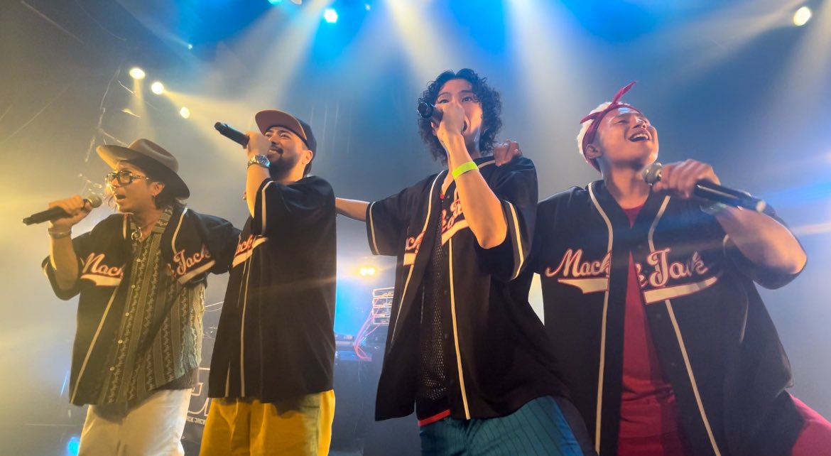 mitchell_MCL's tweet photo. 『FADE 2 RED』
最高でした!!!
俺たちはいつまでも挑戦者🔥
2025年1月19日(日)
梅田クラブクアトロでワンマンします!!
最速手売りチケット買ってくれた
みんなありがとうー!!!
走り続けるで🦍💨
#マックジャック
#FADE2RED https://t.co/YF7qaJnzhb