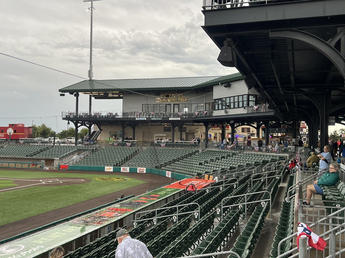 BenLampron's tweet photo. Coming to you live from La Moderna Field in Cleburne, Texas for tonight’s American Association game between the visiting Lake Country Dockhounds and the homestanding @CRRBaseball Cleburne Railroaders. Pro baseball park #173 for me! https://t.co/XwyMOBLh0g