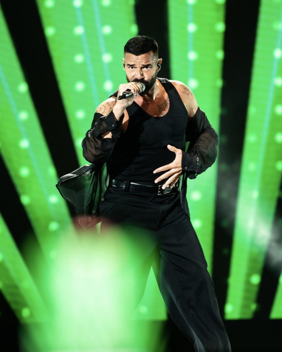 RMwebteam's tweet photo. Noche de ensueño en #Murcia✨¡Gracias @ricky_martin por regalarnos un momento que quedará para siempre en nuestros corazones! 🎶❤️‍🔥 #RickyMartinLive2024
.
📸: @Leandrovco https://t.co/FYzYiz49T2