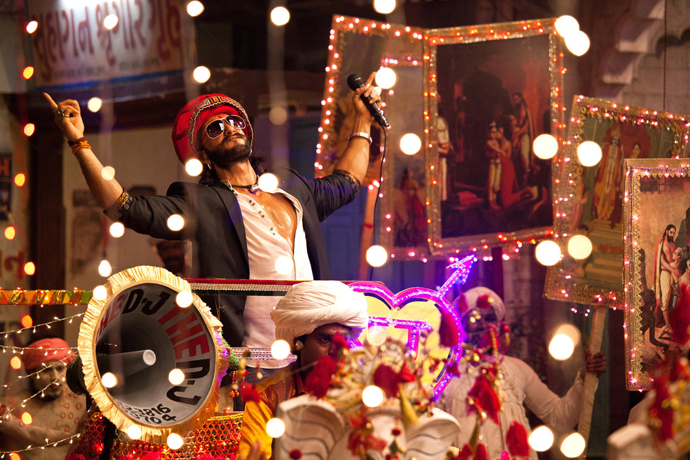 🎂 Happy Birthday 🎈
きょう7月6日は、ランヴィール・シン、39歳の誕生日です。

洞穴環境の中で１日３回肉食生活（パドマーワト）、銃撃されるシーンの感情表現のため腹部にホチキス留め（略奪者）等、驚きの役作りメソッドで知られていますが、ますますのご活躍をお祈りしています。