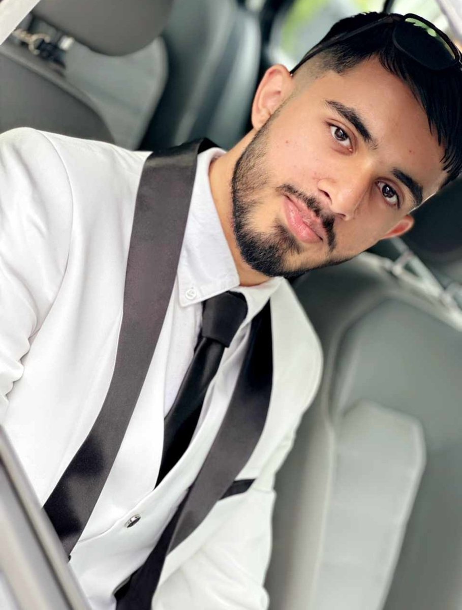 unleash_yt's tweet image. Icl, the white suit went crazy today