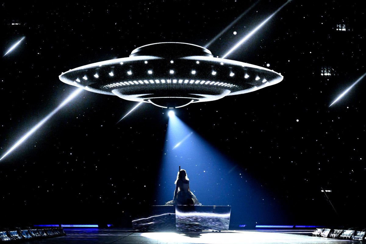 kiralovestaylor's tweet photo. TONIGHT’S PICTURES ARE INCREDIBLE. https://t.co/ptrqyfy6PG