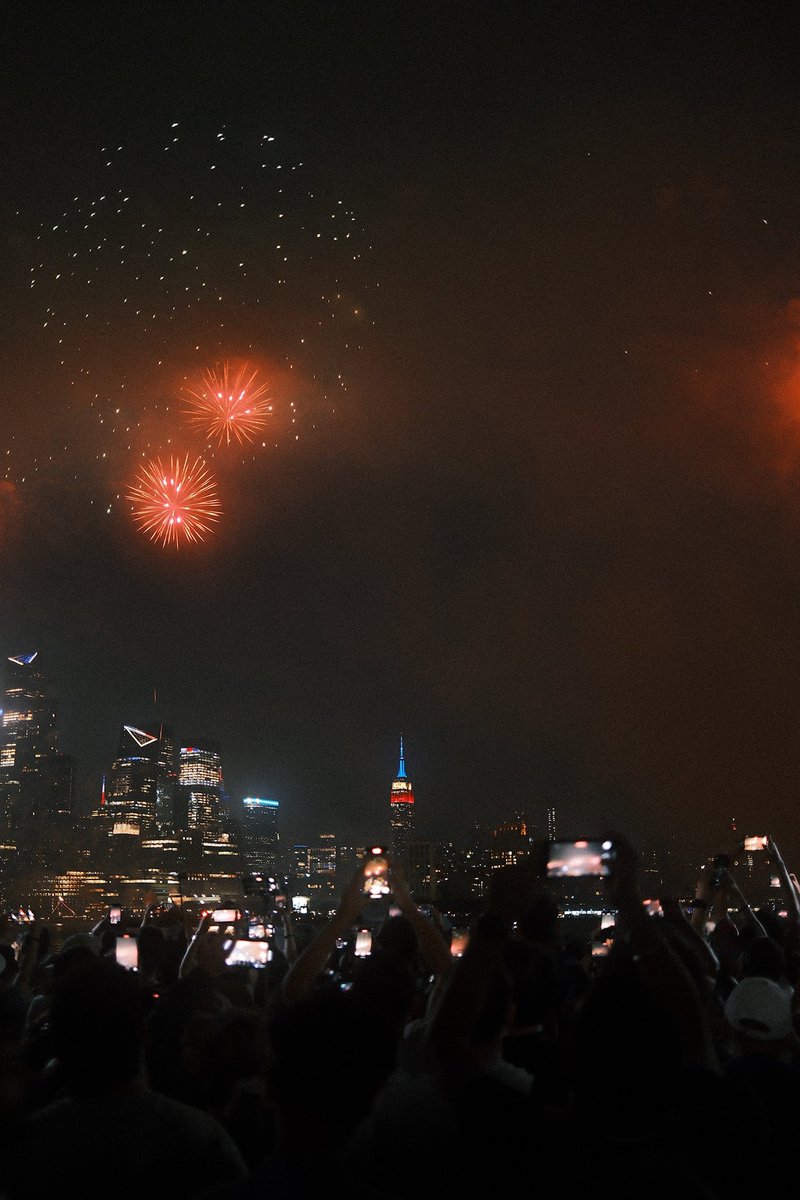 ShazzyShow's tweet photo. So… @EmpireStateBldg can I get a ticket to Fourth of July 2025 👉🏼🥹👈🏼 #fourthofjuly2024 https://t.co/cgYmE00GKN