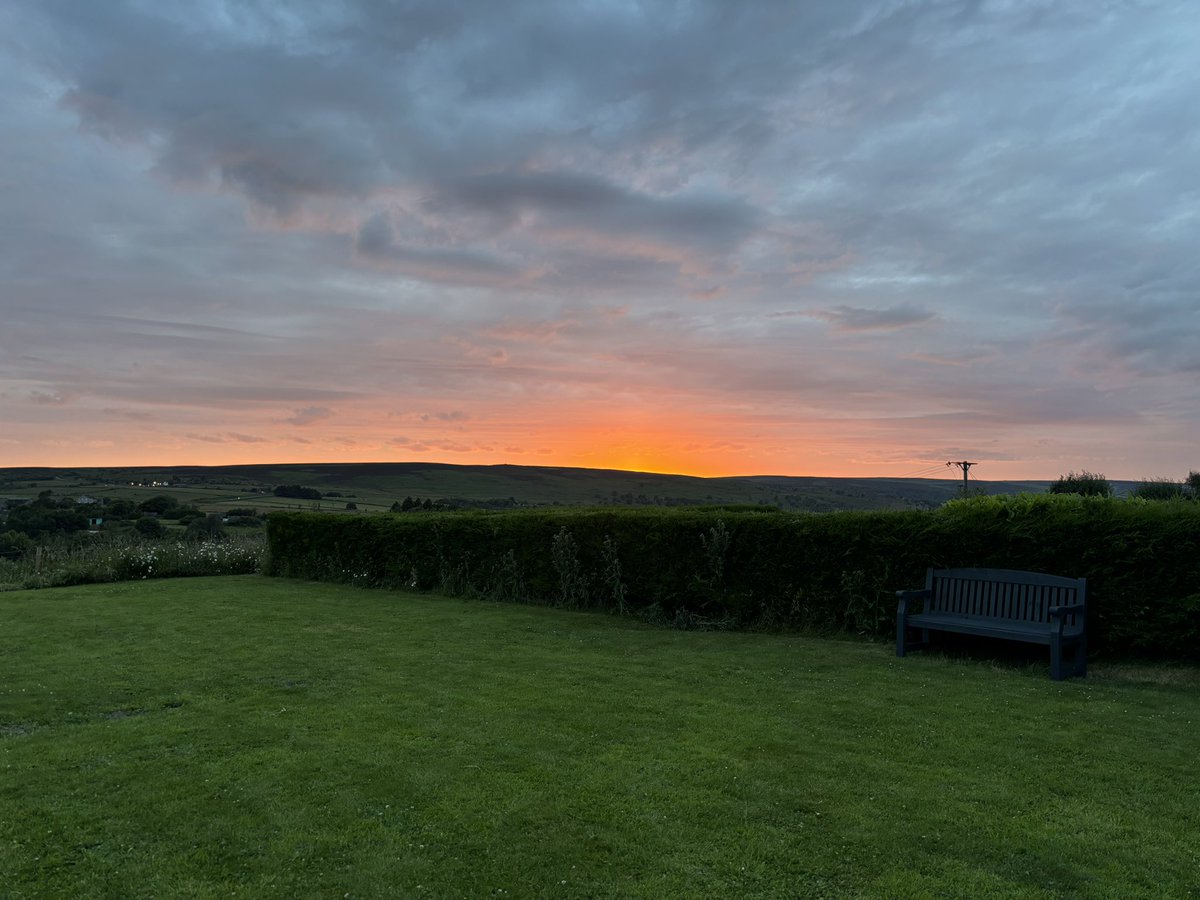 Aaaaand relax! Happy weekend everyone. It’s been a challenging few weeks to say the least, but here’s to a weekend full of celebrations 🥂