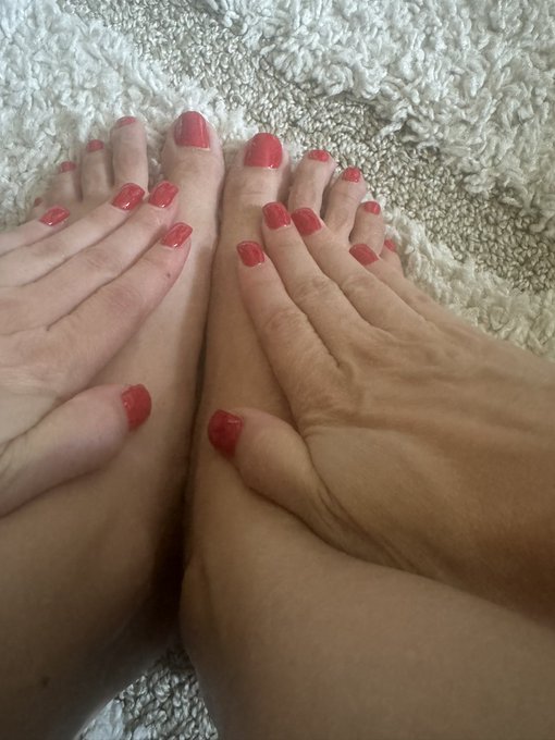 Who loves red nails?  ❣️❤️ What color should I do for Fet con? Maybe French? 🦶 #feet #soles #footfetish<a href="/tag/footfetish"class="tags"><span>#footfetish</span></a><a href="/tag/feet"class="tags"><span>#feet</span></a><a href="/tag/socks"class="tags"><span>#socks</span></a><a href="/tag/soles"class="tags"><span>#soles</span></a><a href="/tag/sessiongirls"class="tags"><span>#sessiongirls</span></a>