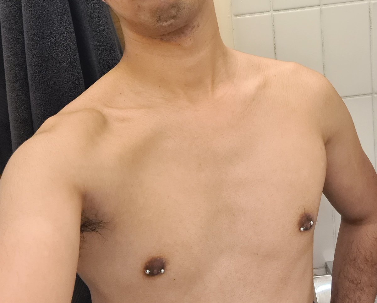 My second piercing and thicker bar. Love this every second!

Can't wait to be fully healed and change into a bigger bar/ring. 🙌